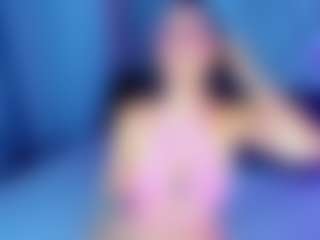 Live cam show with Aura - Striptease MILF on TeamSkeetLive