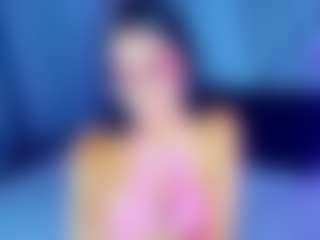 Aura MILF webcam performer live streaming