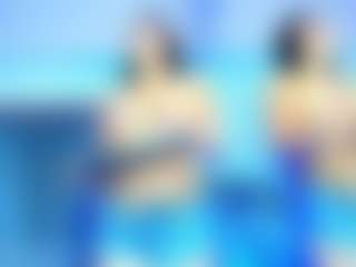 Aura MILF webcam performer live streaming