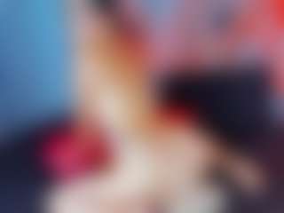 Live cam show with Aura - Public on Camsoda
