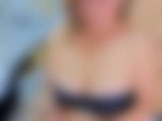 Live cam show with Pamelamilff - Interactivetoy Mature on TeamSkeetLive
