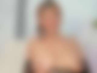 Live cam show with Raquelrose - Bikini on Dolls Live