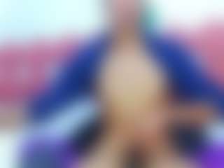 Live cam show with DrakeJack - Average on Camsoda