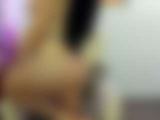 myadeluxe MILF webcam performer live streaming