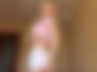 Live cam show with ApoloniaKlan - Shaved Pussy MILF on Camsoda