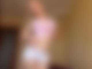 ApoloniaKlan MILF webcam performer live streaming