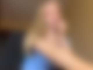 Live cam show with ApoloniaKlan - Athletic MILF on Camsoda
