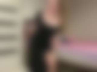 Live cam show with Kira Kinstler - Blonde Hair Teen (18+) on Camsoda