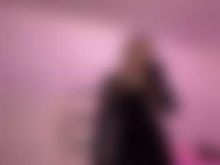 Live cam show with Kira Kinstler - Facial Piercings on live.xheat.ai