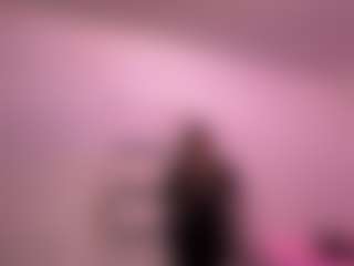 Live cam show with Kira Kinstler - Body Massage on live.xheat.ai