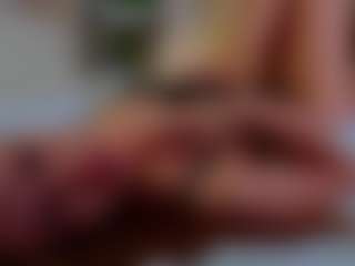 Live cam show with UlanaWallis - Oil on Camsoda