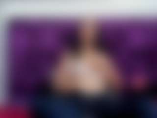 Larina-fox MILF webcam performer live streaming