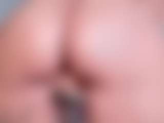 Kellynee1 MILF webcam performer live streaming