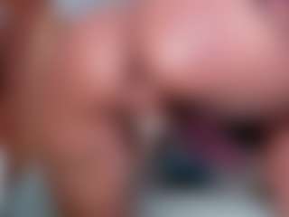 Kellynee1 MILF webcam performer live streaming