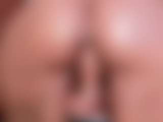 Kellynee1 MILF webcam performer live streaming