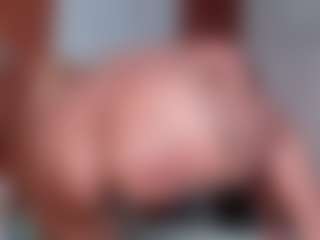 Kellynee1 MILF webcam performer live streaming