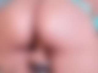 Live cam show with Kellynee1 - Butt Plug on Milfs Live
