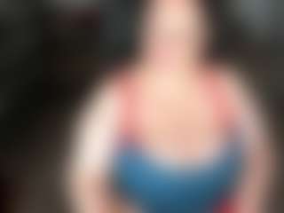 Live cam show with SweetCharlotte - Living Room on chickslive.net