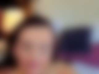 Live cam show with EmmaXKlain - New Brown Eyes on CamClone