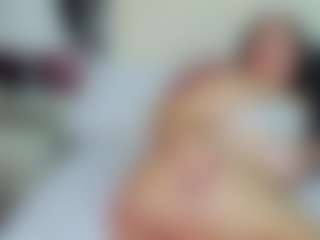 Live cam show with EmmaXKlain - Fingers on Gym Cam Girls