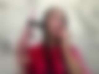 Live cam show with KeshaCockram - Skinny on AdultVida.com
