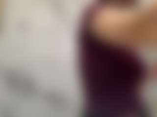 Live cam show with KeshaCockram - Big Tits on AdultVida.com