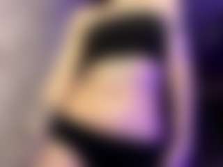 Live cam show with LakishaGuin - Ass Bouncing on CamClone
