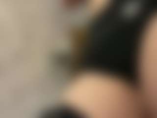 Live cam show with LakishaGuin - Lesbian on SinfulBabes