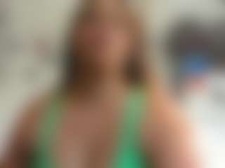 Spettacolo in cam dal vivo con MellyWhatson - New BBW su Camsoda