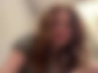 Live cam show with MagaliAragan - Shaved Pussy Teen (18+) on xDating