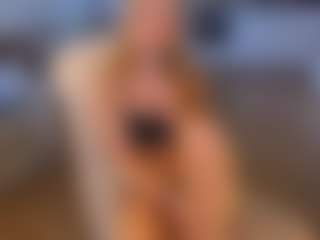 Live cam show with RondaSchlicher - Striptease on Cam Slut