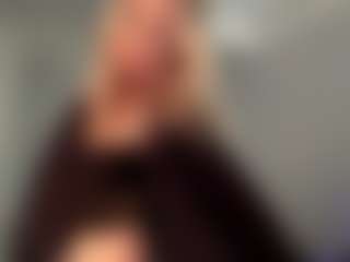 Kiara's Live Sex Cam Show