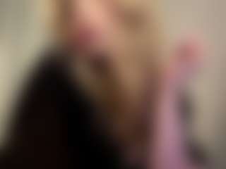 Live cam show with Kiara - New Hairy Pussy on CamClone