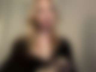 Live cam show with Kiara - Teen (18+) on xfollow cams