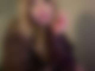 Live cam show with Kiara - Blonde Hair Shaved Pussy on Camsoda