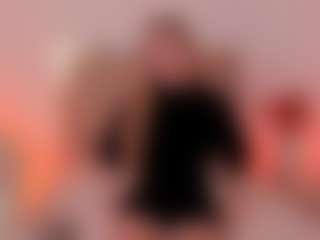 Live cam show with MaiaSinclair - Deepthroat on StripNow