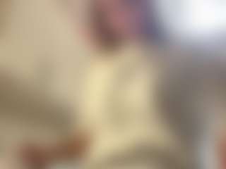 Live cam show with CicelyCapdeville - New Petite on livesuperchat.net