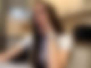 Live-Cam-Show mit Kira - Nipple Piercings auf Camsoda
