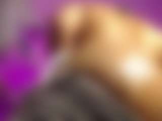Spettacolo in cam dal vivo con Akirasoull - Mouth Curvy su Camsoda