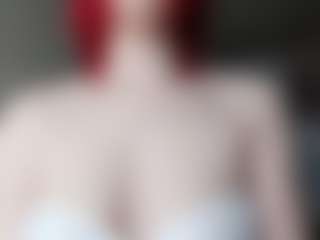 Live cam show with CecilKonieczko - Strip on TeamSkeetLive