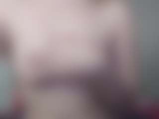 Эротическая трансляция с Allie — Small Tits Mature на Camsoda