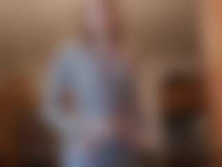 Live cam show with Sofia - Skinny MILF on xDating