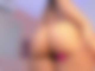 Pokaz na żywo z alliemiss - Tease na Camsoda