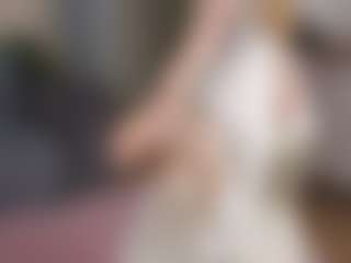 Show en direct avec DeloiseHelfert - Petite sur Camsoda