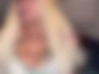 LaylaRed MILF webcam performer live streaming