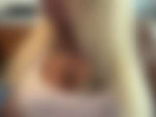 LaylaRed MILF webcam performer live streaming