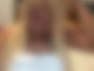 LaylaRed's Live Sex Cam Show