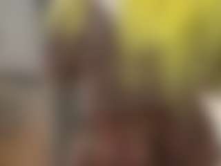 Live cam show with LaylaRed - Public MILF on Milfs Live