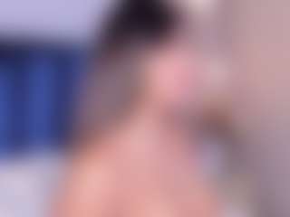 Live cam show with TaniaFernandez - Little on AdultVida.com