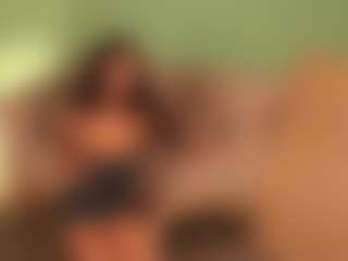 Live cam show with Emma-Wilson - Curvy Teen (18+) on StripNow